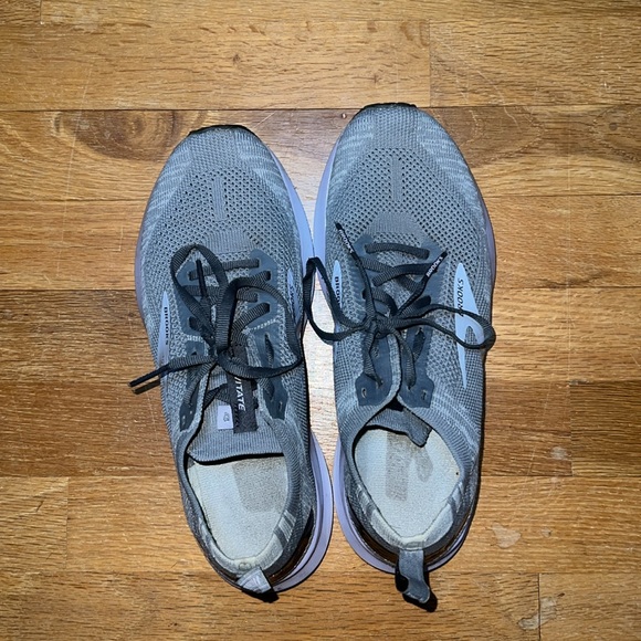 BROOKS Levitate 4 Running shoes Sz  8.5 - Picture 15 of 16